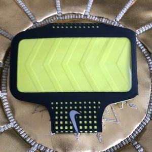 Nike iPhone armband